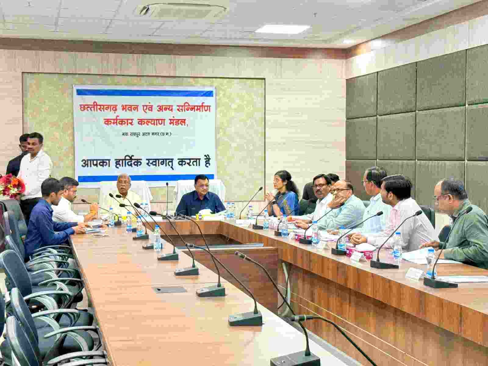 कांग्रेस शासनकाल के 5 लाख लंबित आवेदनों का 161 करोड़ के भुगतान का निर्णय, श्रमिक हित में साय सरकार का महत्वपूर्ण निर्णय