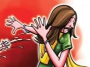 छोटे भाई के साथ ठेले पर बैठी युवती से अभद्रता कर भागे, फिर लौटे और पेट्रोल फेंक जलाने की कोशिश, एक गिरफ्तार