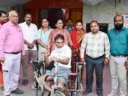 Korba महापौर संजू देवी राजपूत ने दिव्यांग विरेन्द्र दास को प्रदान किया ट्रायसिकल, विरेन्द्र ने जताया आभार