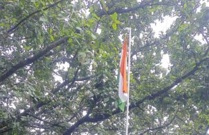 स्वतंत्रता दिवस पर जिला सहकारी बैंक एनटीपीसी में पर्यवेक्षक ज्ञान सोनी व सुनीता चौहान ने किया ध्वजारोहण